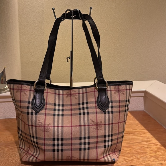 Burberry Tote - Picture 5 of 11